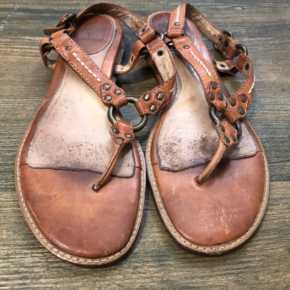 Frye Tan Leather Thong Studded Sandal Sz. 10.5